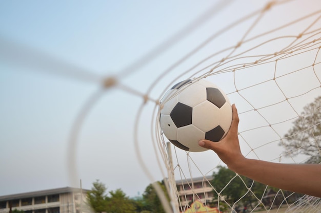 C罗质疑FIFA奖项公信力并不否认梅西贡献